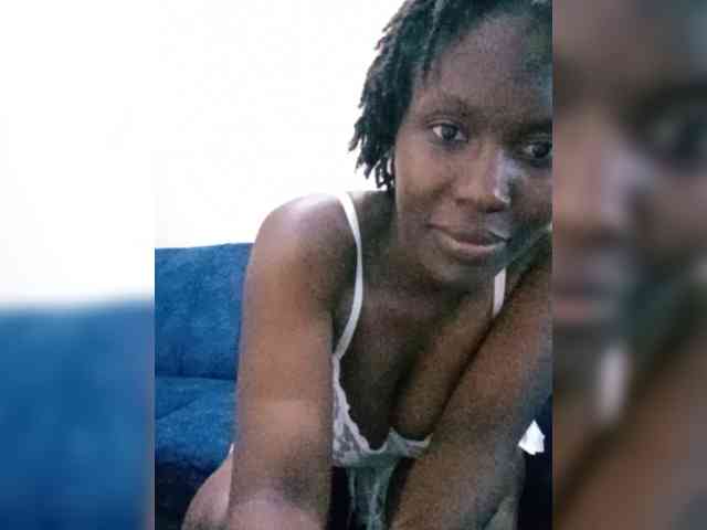 HalimaAnderson webcam