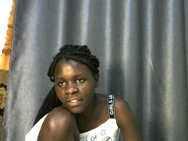 Little-queen live cam on BongaCams