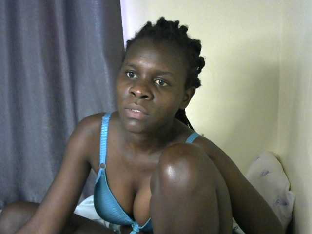 Little-queen live cam on BongaCams