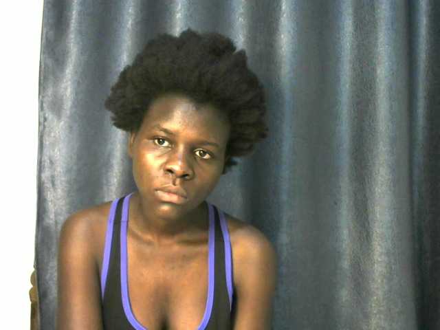 Little-queen live cam on BongaCams