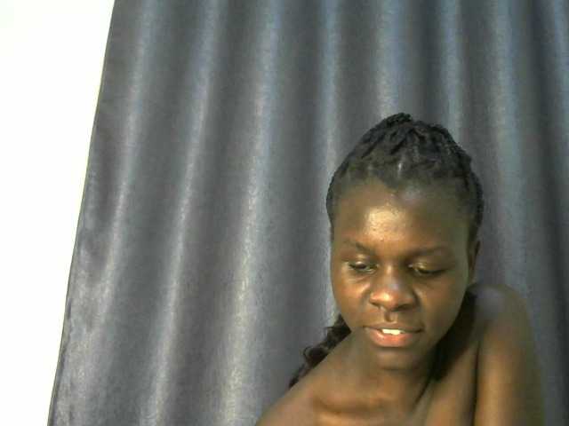 Little-queen live cam on BongaCams