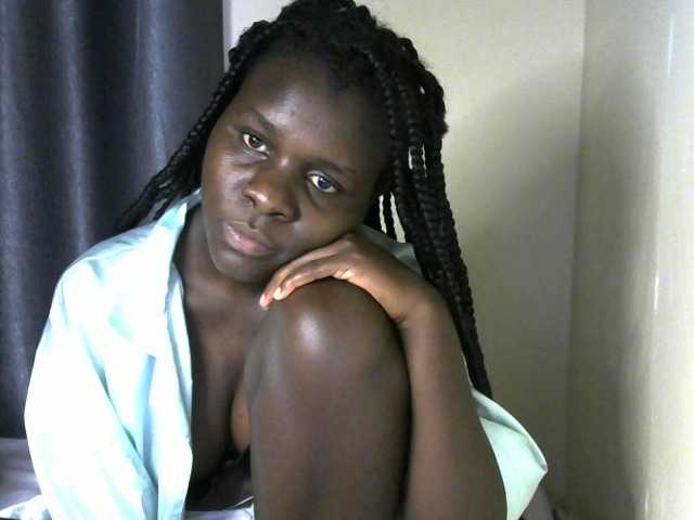 Little-queen live cam on BongaCams