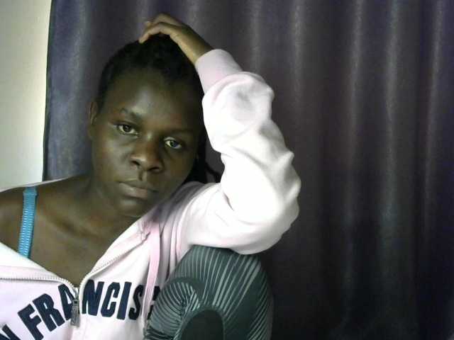 Little-queen live cam on BongaCams