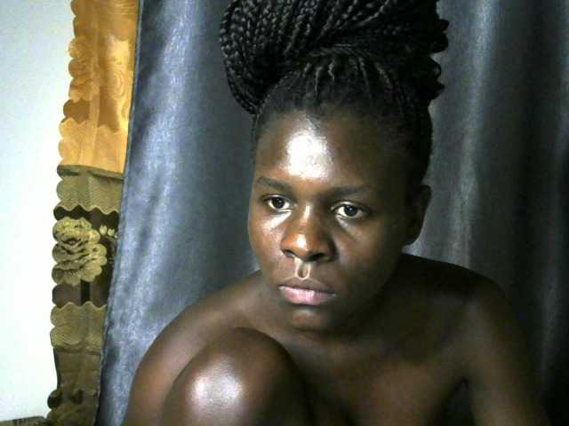 Little-queen live cam on BongaCams