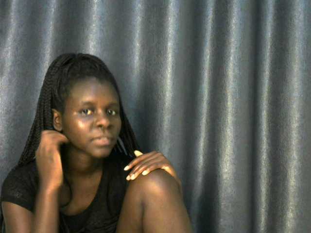 Little-queen live cam on BongaCams