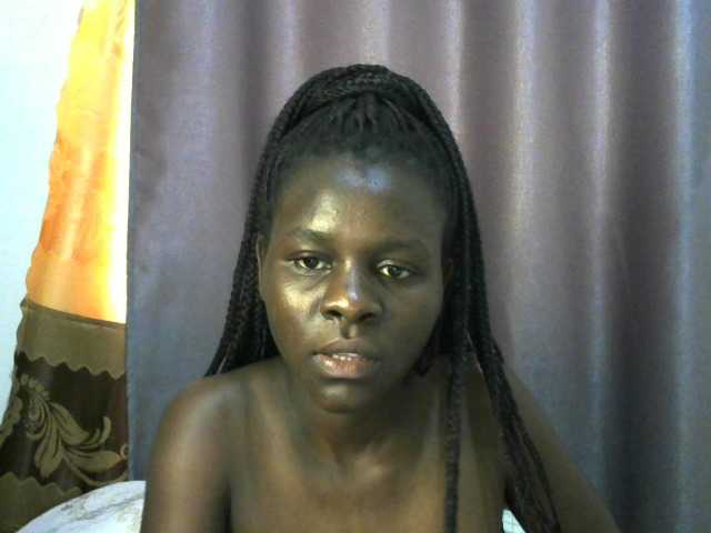 Little-queen live cam on BongaCams
