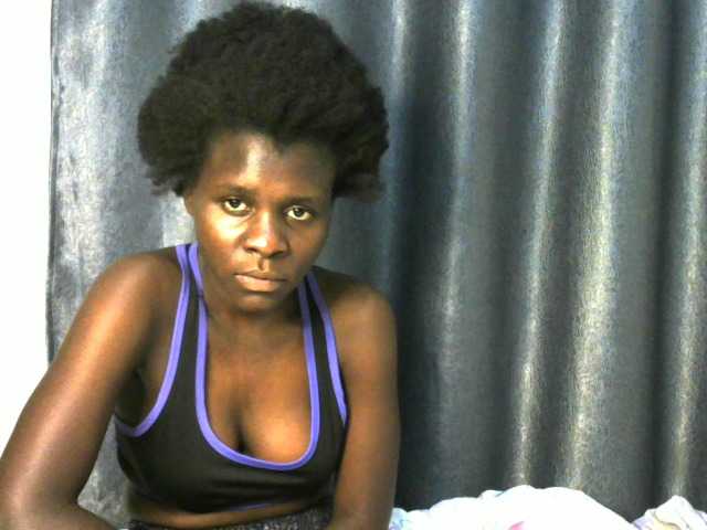 Little-queen live cam on BongaCams