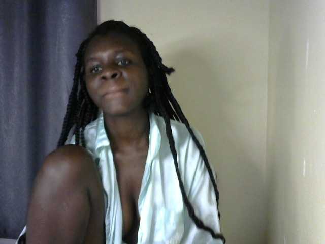 Little-queen live cam on UnifiedCams