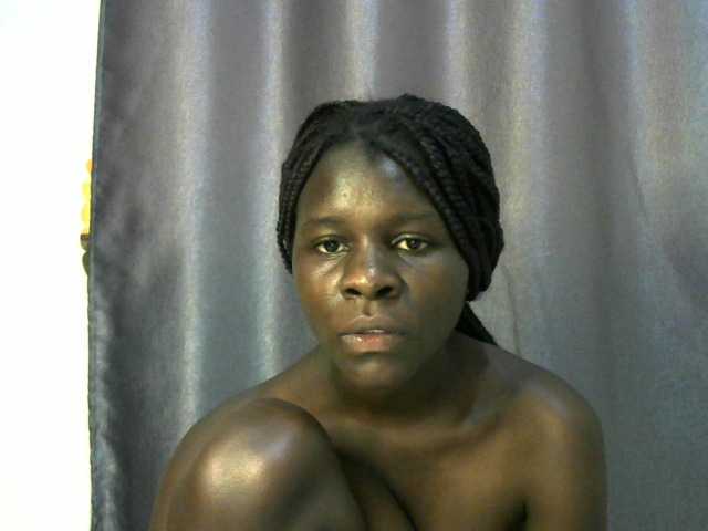Little-queen live cam on BongaCams