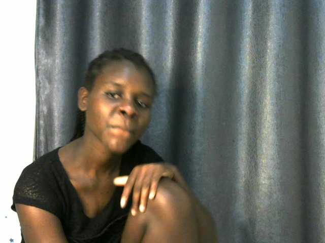Little-queen live cam on BongaCams
