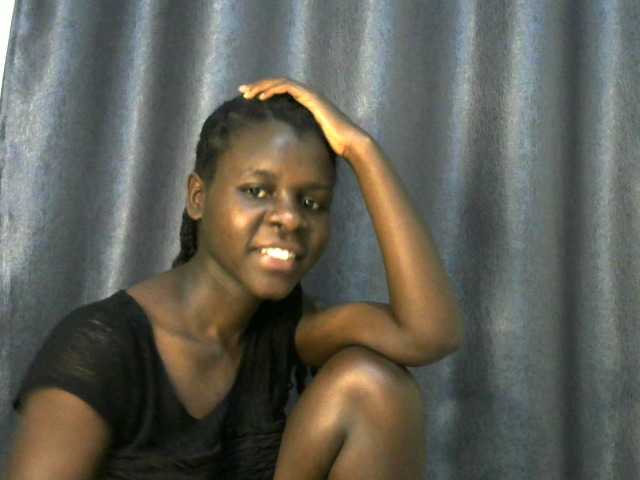 Little-queen live cam on BongaCams