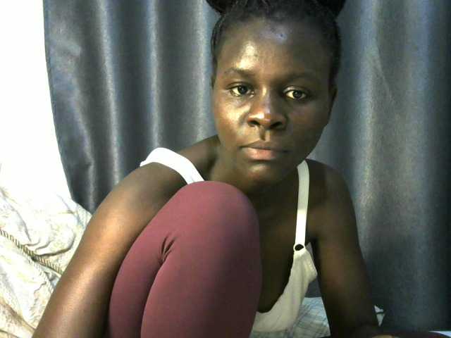 Little-queen live cam on BongaCams