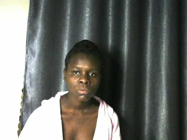 Little-queen live cam on BongaCams