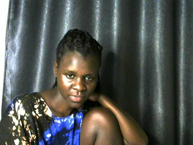 Little-queen live cam on BongaCams