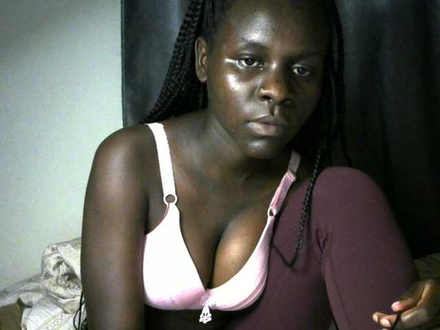 Little-queen live cam on BongaCams