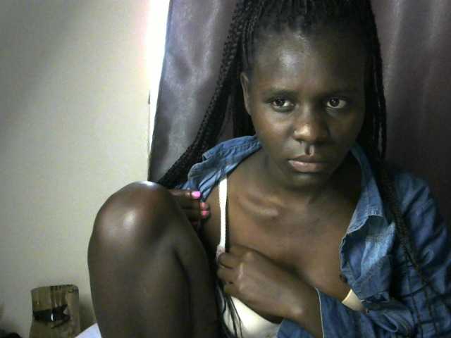 Little-queen live cam on BongaCams