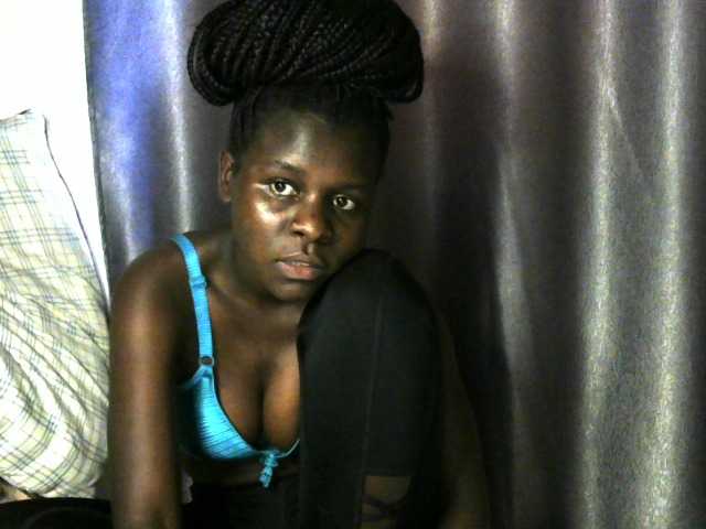 Little-queen live cam on BongaCams