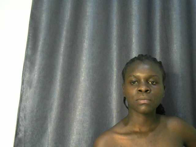 Little-queen live cam on BongaCams