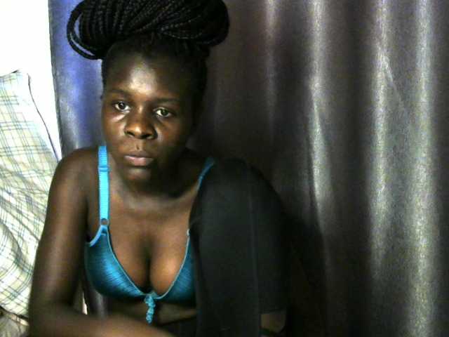 Little-queen live cam on BongaCams