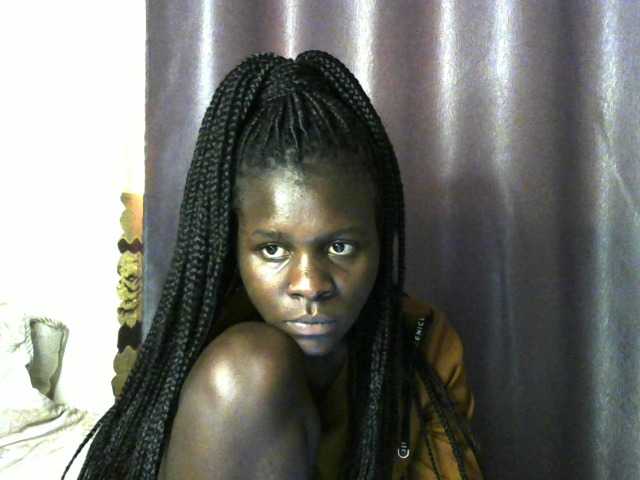 Little-queen live cam on BongaCams