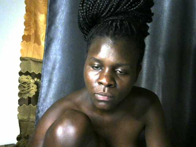 Little-queen live cam on BongaCams