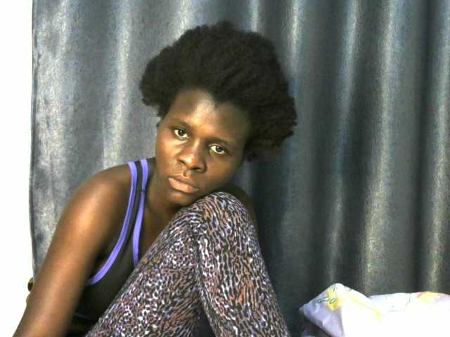 Little-queen live cam on BongaCams