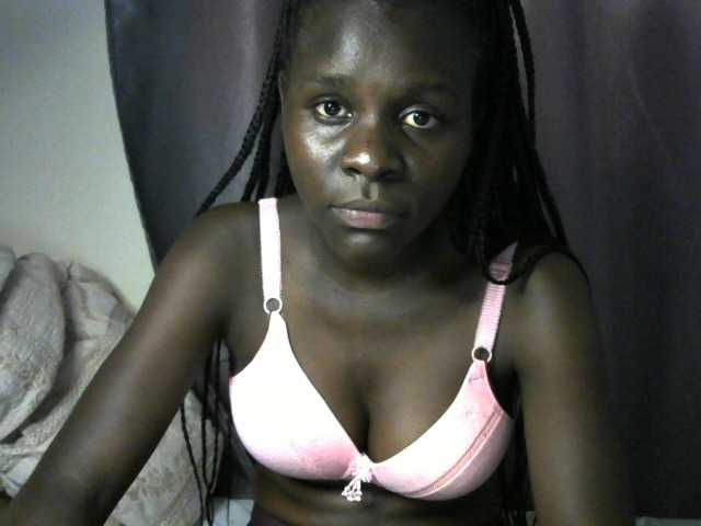 Little-queen live cam on BongaCams