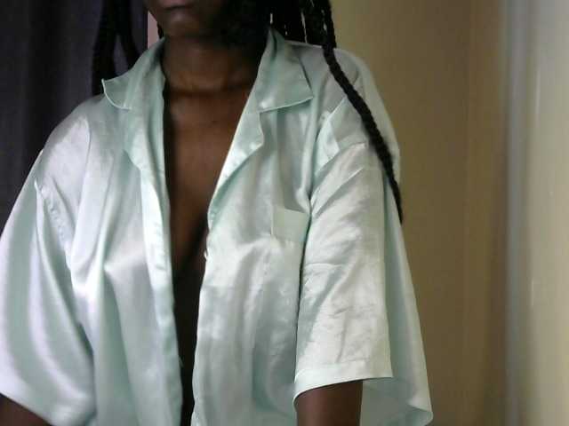 Little-queen live cam on BongaCams