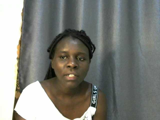 Little-queen live cam on BongaCams