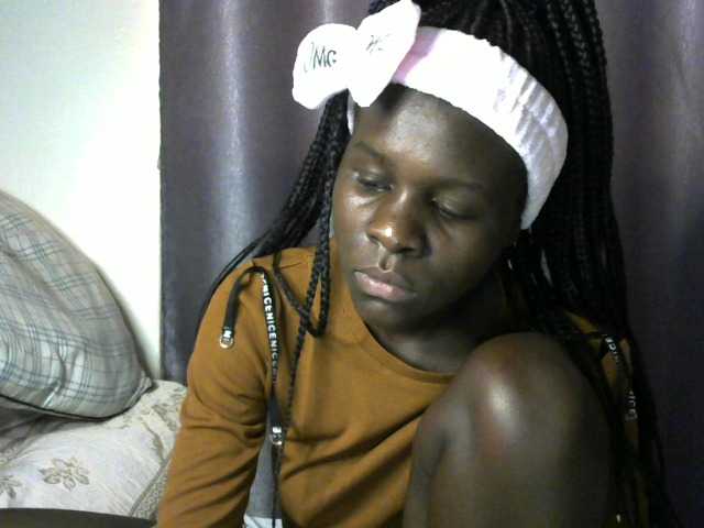 Little-queen live cam on BongaCams