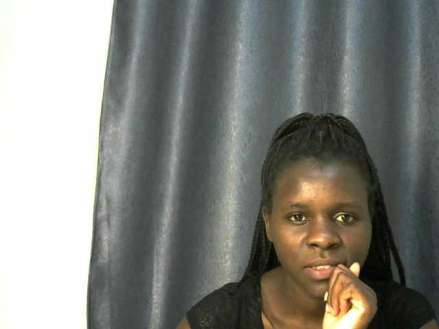 Little-queen live cam on BongaCams