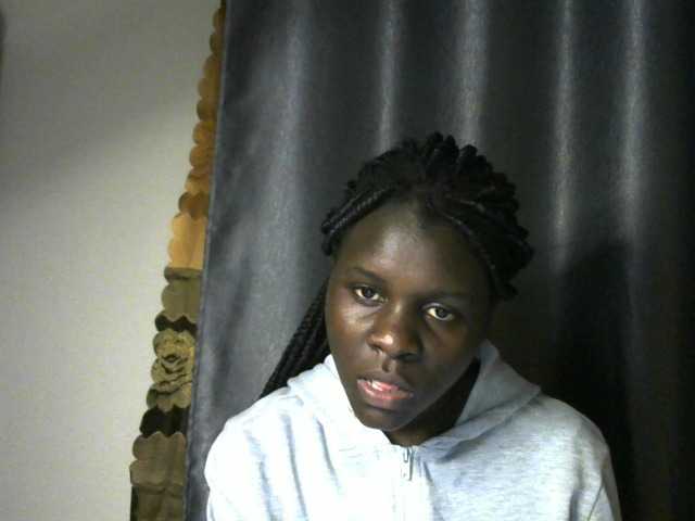 Little-queen live cam on BongaCams