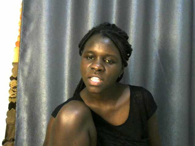 Little-queen live cam on BongaCams