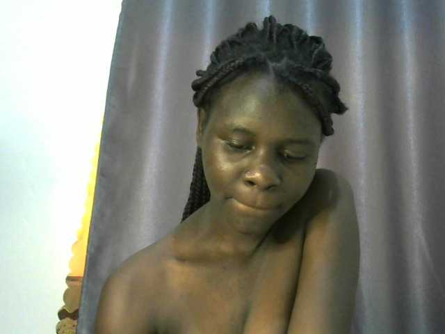Little-queen live cam on BongaCams