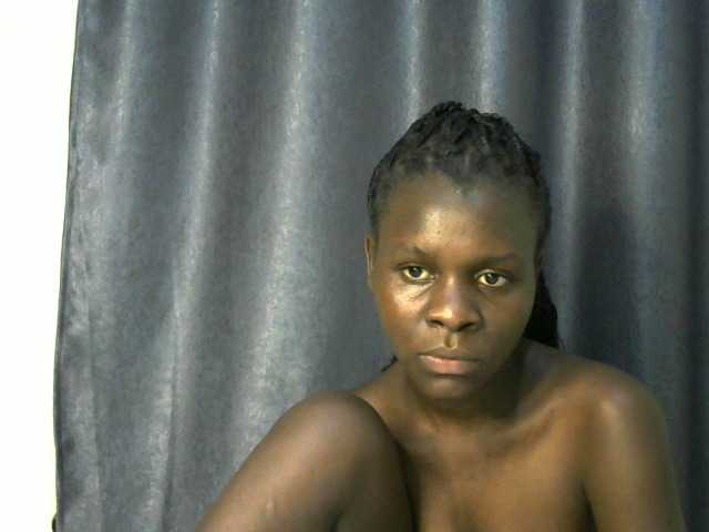 Little-queen live cam on BongaCams