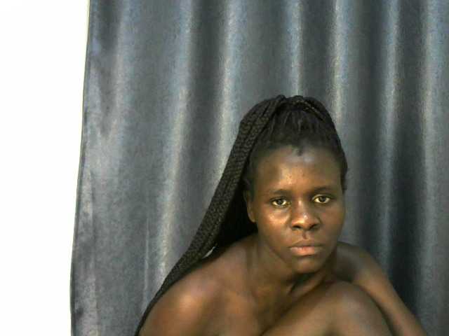 Little-queen live cam on BongaCams