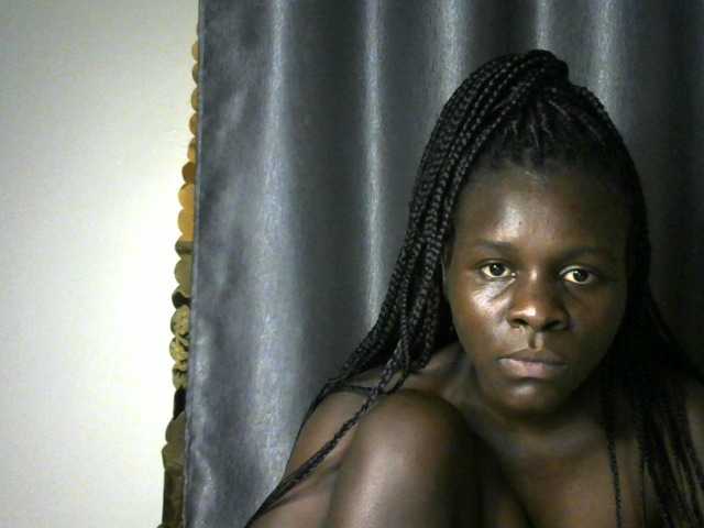 Little-queen live cam on BongaCams