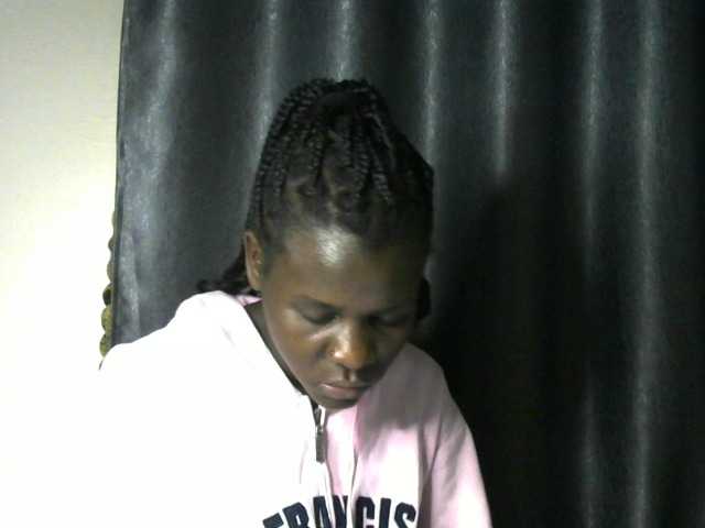 Little-queen live cam on BongaCams