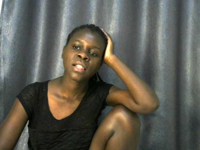 Little-queen live cam on BongaCams