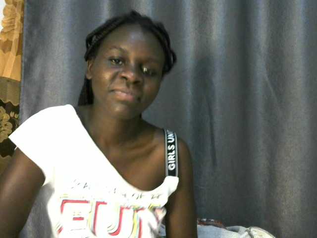 Little-queen live cam on BongaCams