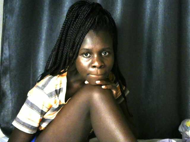 Little-queen live cam on BongaCams