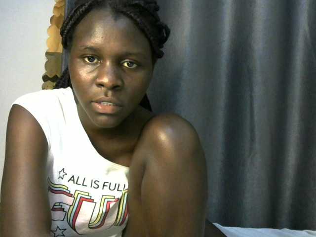 Little-queen live cam on BongaCams