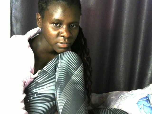 Little-queen live cam on BongaCams