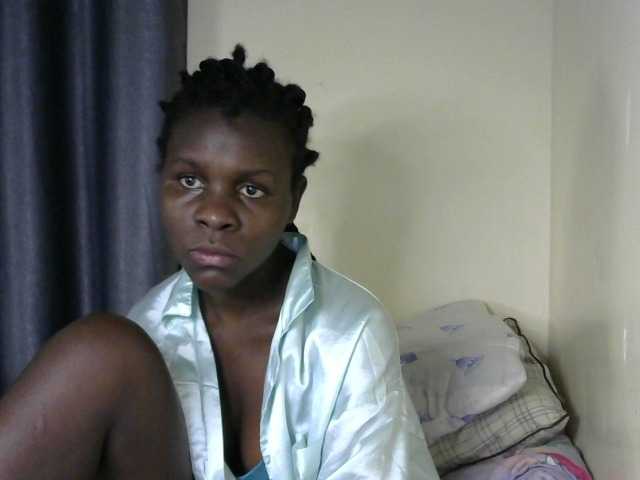 Little-queen live cam on UnifiedCams