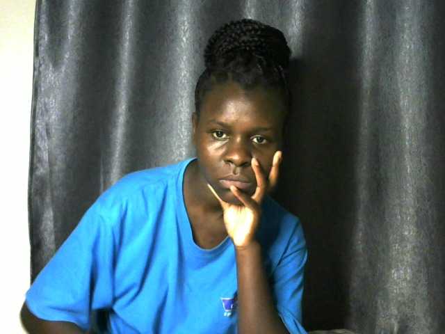 Little-queen live cam on BongaCams