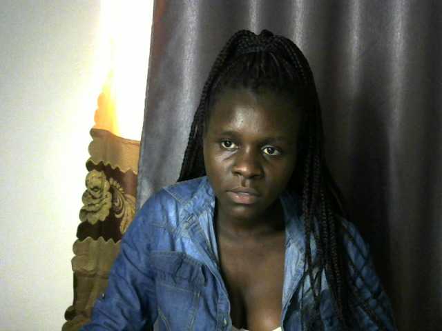 Little-queen live cam on BongaCams
