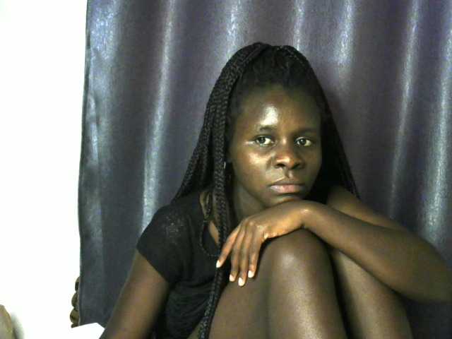 Little-queen live cam on BongaCams
