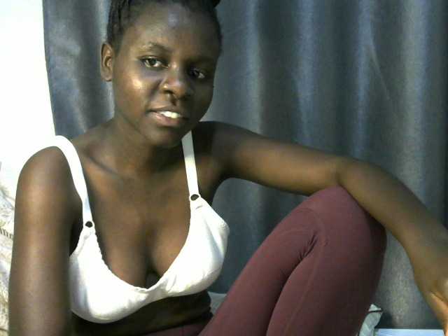 Little-queen live cam on BongaCams