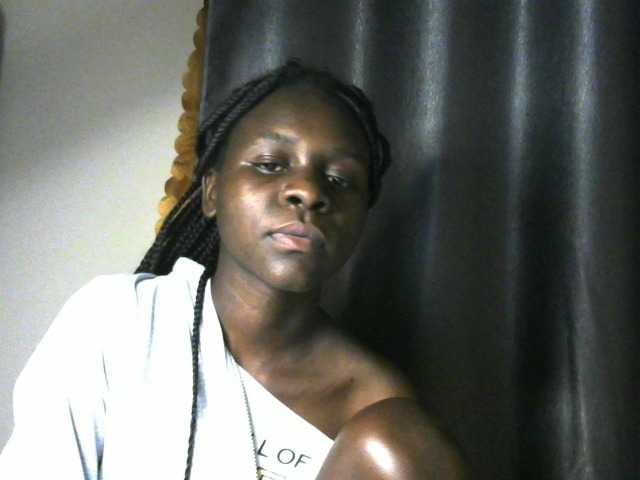 Little-queen live cam on BongaCams