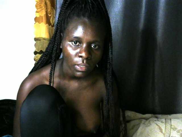 Little-queen live cam on BongaCams